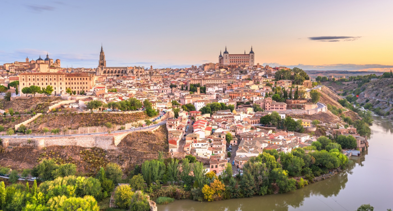 Испания откроет границы для всех туристов, привитых одобренными ВОЗ и EMA препаратами