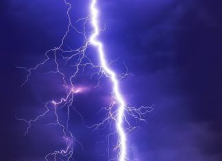 Москвичей предупредили о похолодании и грозах