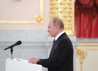 Путин вручил работникам Роспотребнадзора награды за борьбу с коронавирусом