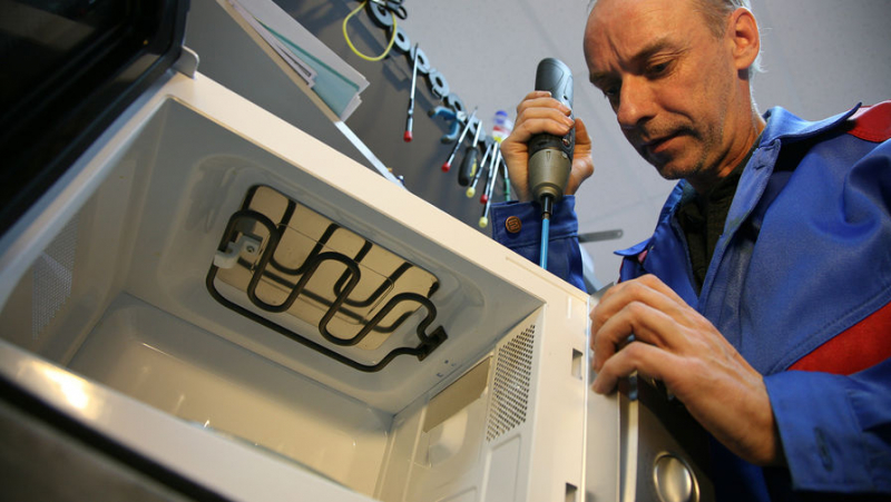 Ремонт вместо покупки: как в России хотят продлить жизнь бытовой технике