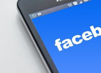Роскомнадзор заявил, что пока не собирается замедлять Google и Facebook