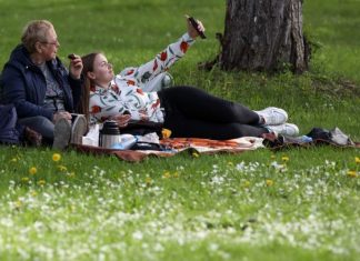 Роспотребнадзор порекомендовал провести майские праздники за городом