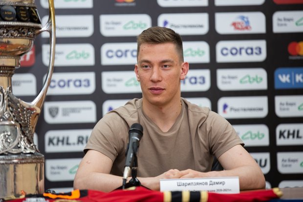 Шарипзянов и Якупов привезли Кубок Гагарина в Нижнекамск, заехали на НКНХ и порадовали пацанов