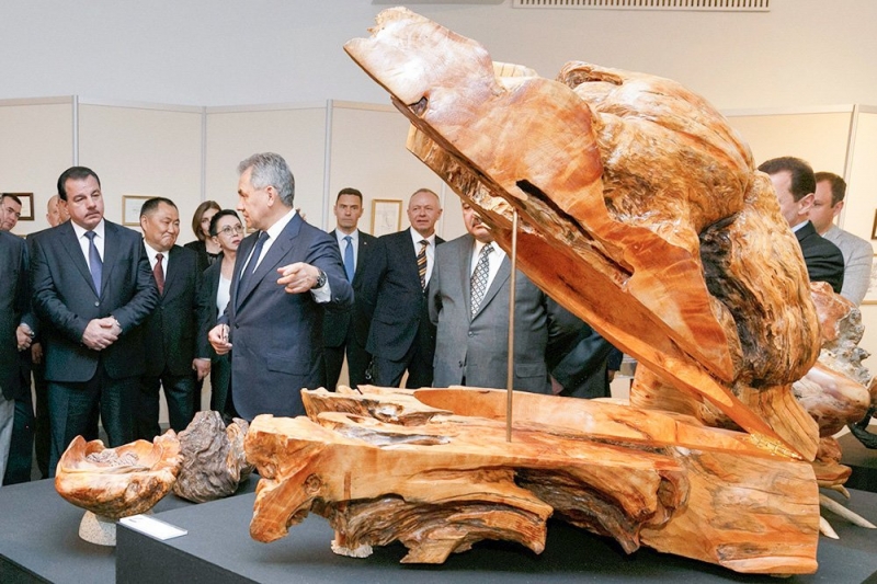 Средства от продажи работ Сергея Шойгу пойдут на благотворительность