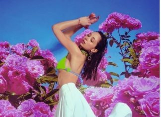 Туктамышева показала фигуру на Мальдивах к крошечном бикини