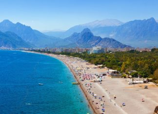 Турция предлагает РФ разрешить вылеты в курортные регионы и хочет отменить тест для россиян