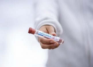 В Индии за сутки выявили более 400 тысяч случаев COVID-19