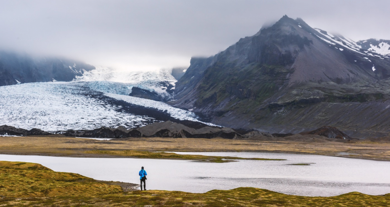 В Исландии семья продает участок с действующим вулканом