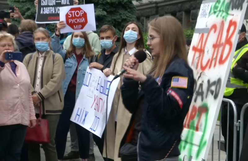 В Киеве идет акция в поддержку экс-главы одесского «Правого сектора»