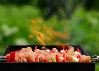 В МЧС рассказали, как нужно жарить шашлыки