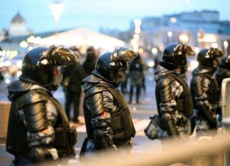 В Петербурге художнику дали 10 суток за несанкционированную акцию