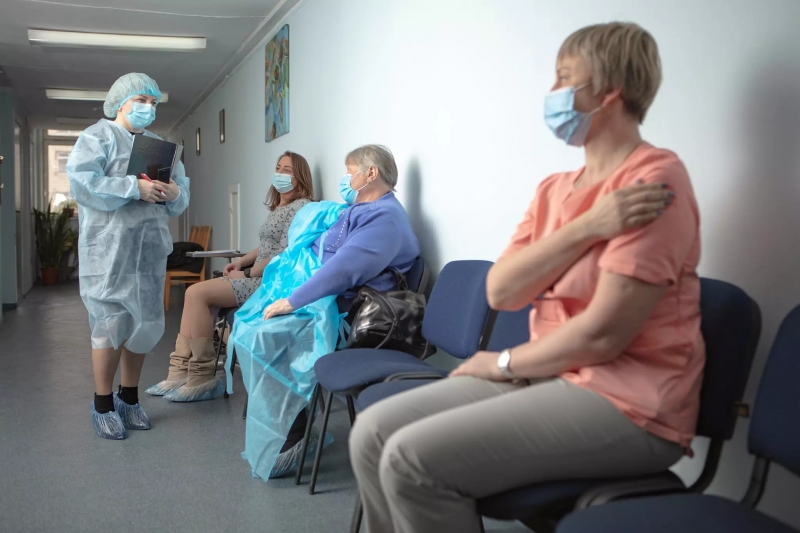 В пяти областях Украины приостановили вакцинацию