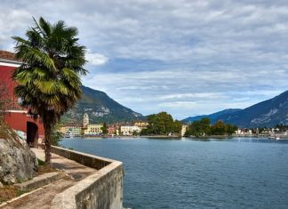 Визовый центр Испании перечислил категории граждан, которые могут обратиться за визой