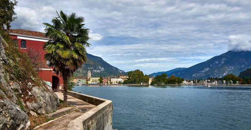 Визовый центр Испании перечислил категории граждан, которые могут обратиться за визой