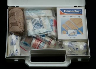 Врач назвал главную ошибку при оказании первой помощи на природе