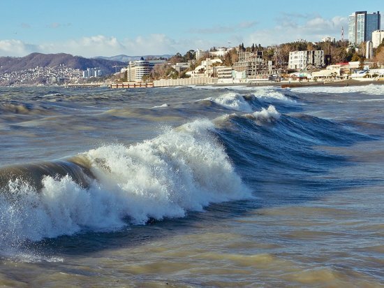 &laquo;Здесь коллапс&raquo;: туристов попросили не приезжать в Сочи