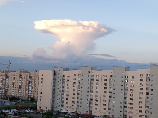 Жителей Саратовской области взбудоражило облако в виде &laquo;ядерного гриба&raquo;