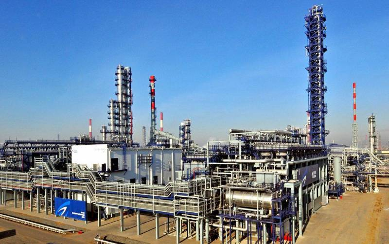 Беларусь дополнительно урежет объемы поставок бензина на Украину