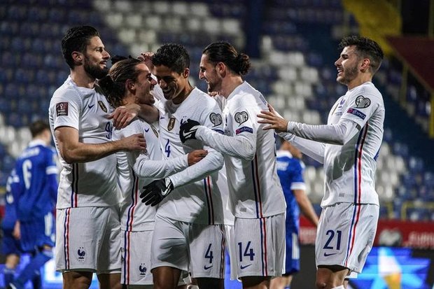 Евро-2020 стартует сегодня! Почему турнир носит прошлогоднее название, кто фавориты и какие шансы у России?