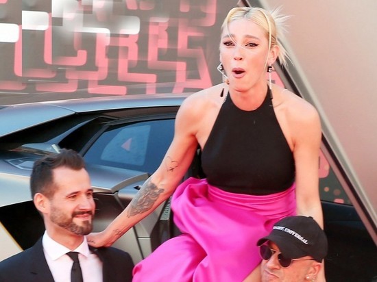 Ивлеева запуталась в каблуках и рухнула на красной дорожке