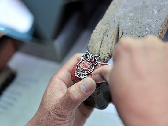 Любовница умиравшего российского миллиардера обокрала его на 25 млн