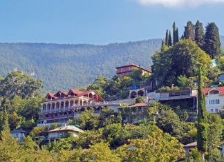 Не для любителей «понтовых отелей»: россиянин делится восторженными впечатлениями от отдыха в Гагре