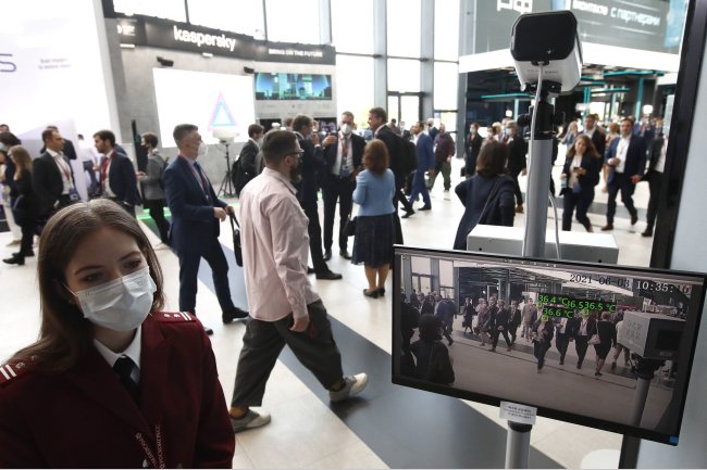 Попова сообщила, какие опасные штаммы COVID-19 распространены в России