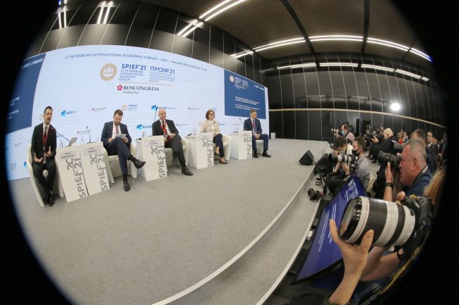 Приложение "Путешествую без COVID-19" может стать обязательным при въезде в РФ