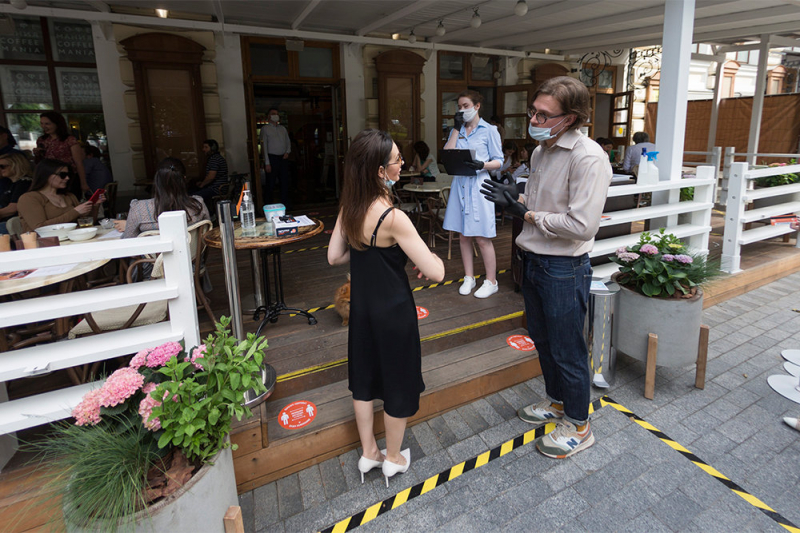 Привитые от COVID-19 гости ресторанов в Москве получат скидку