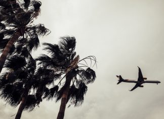 Росавиация грозит операторам строгими мерами за продажу билетов на грузопассажирские рейсы в рамках турпакетов