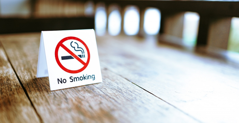 В Госдуме предлагают открыть курилки на территории отелей