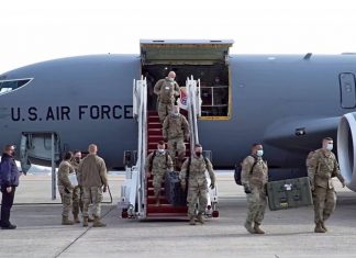 Вызывающее поведение солдат НАТО играет на руку России