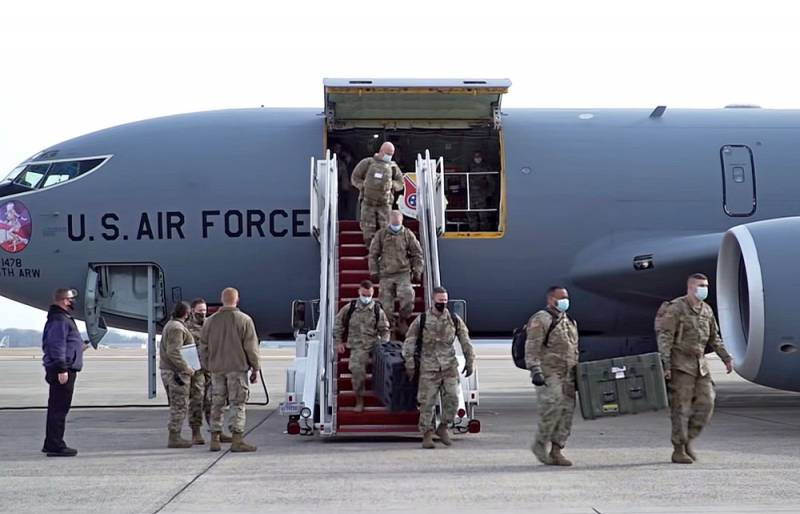 Вызывающее поведение солдат НАТО играет на руку России