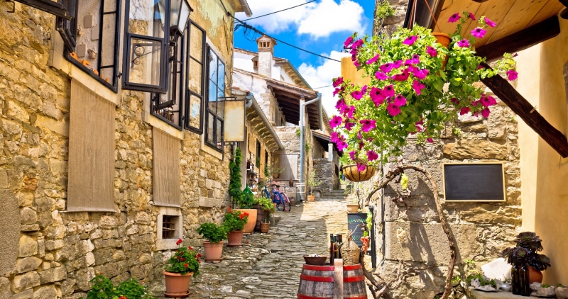 Хорватия начала выдавать туристические визы гражданам РФ