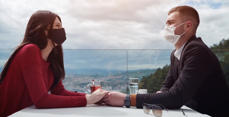 В Сингапуре британец нарушил карантин, чтобы встретиться с невестой. Теперь ему грозит тюрьма