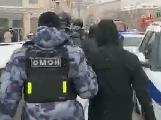 В Москве на незаконной акции начались задержания