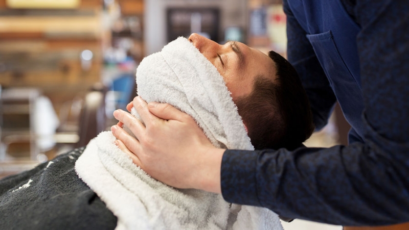 &laquo;Может привести к удушью&raquo;: в TikTok появились опасные видео с эпиляцией