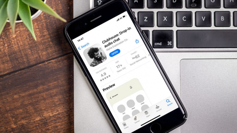 Поддельные инвайты и кража голоса: как мошенники используют Clubhouse
