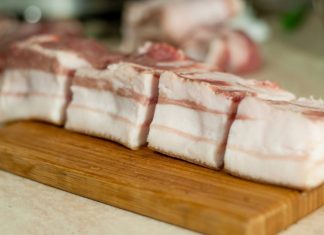 Врач рассказала о полезных свойствах свинины для организма