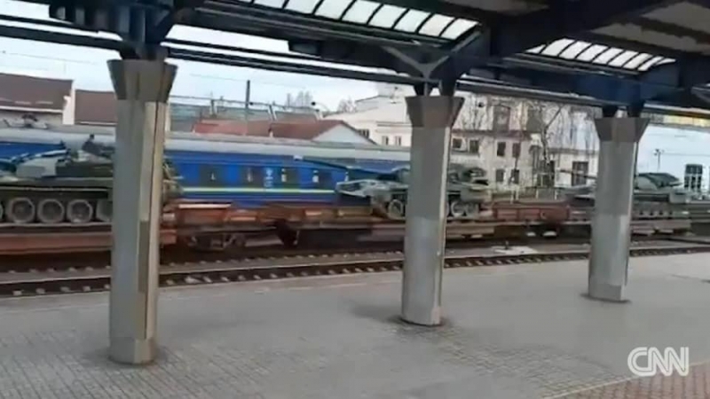 CNN показал переброску украинских танков под видом «подготовки России к войне»