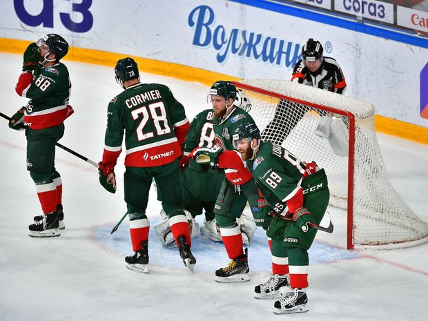 Действительно ли судьи помогают &laquo;Ак Барсу&raquo;, и в чем претензии &laquo;Авангарда&raquo;? Разбираемся в скандале