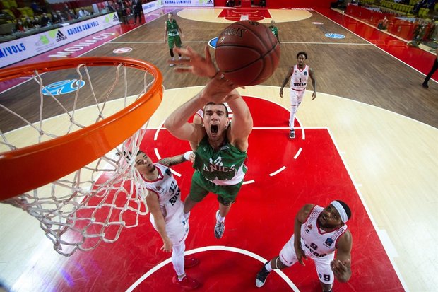 Легионеры пропали, а Клименко божил: УНИКС уступает в первом матче финала Еврокубка