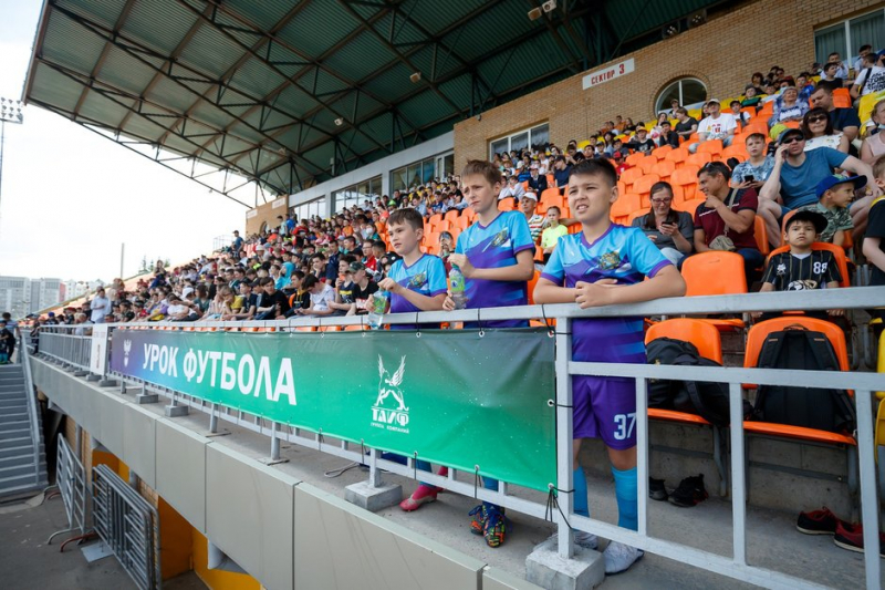 Более 300 татарстанских детей стали участниками &laquo;Урока футбола&raquo; от РФС и Группы ТАИФ