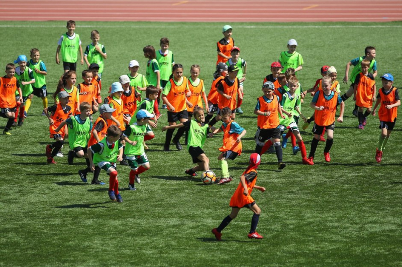 Более 300 татарстанских детей стали участниками &laquo;Урока футбола&raquo; от РФС и Группы ТАИФ