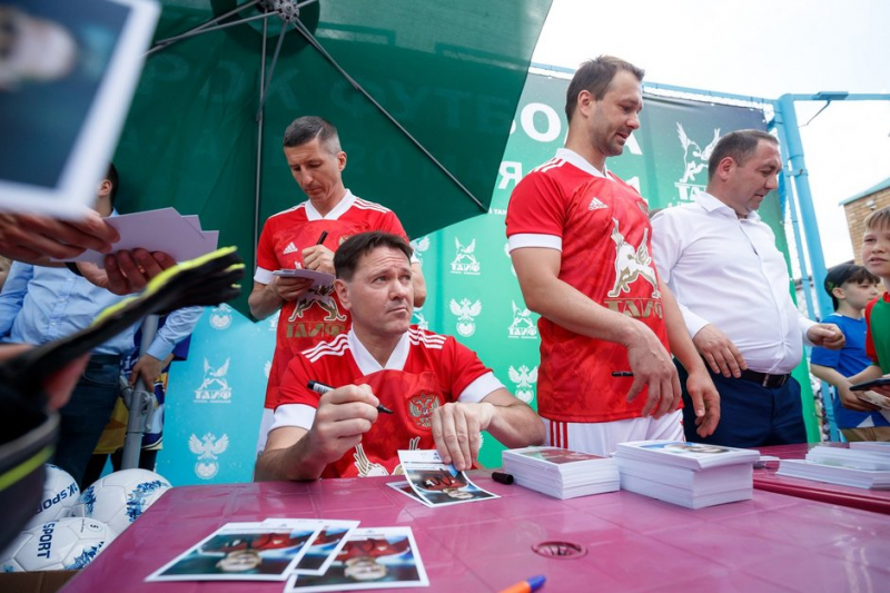 Более 300 татарстанских детей стали участниками &laquo;Урока футбола&raquo; от РФС и Группы ТАИФ