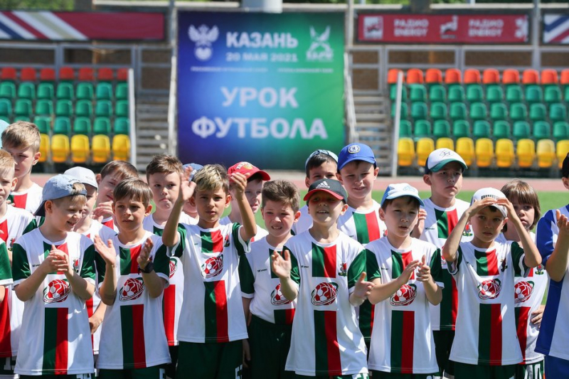 Более 300 татарстанских детей стали участниками &laquo;Урока футбола&raquo; от РФС и Группы ТАИФ