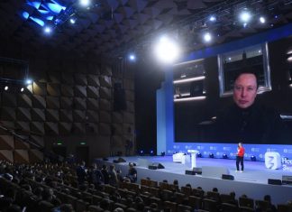 «Нужны базы на Луне и Марсе»: Илон Маск назвал россиянам условие выживания человечества