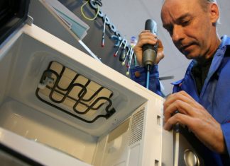 Ремонт вместо покупки: как в России хотят продлить жизнь бытовой технике