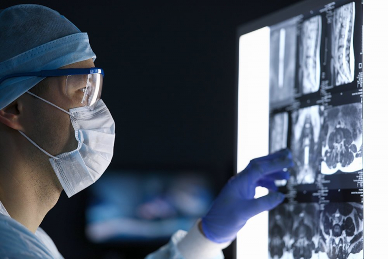 Онколог рассказал, как не пропустить начало рака