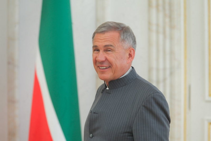 Рустам Минниханов &mdash; &laquo;Синтезу&raquo;: &laquo;Вы заслуженно стали чемпионами&raquo;